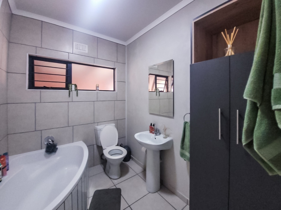 2 Bedroom Property for Sale in Van Der Hoff Park North West